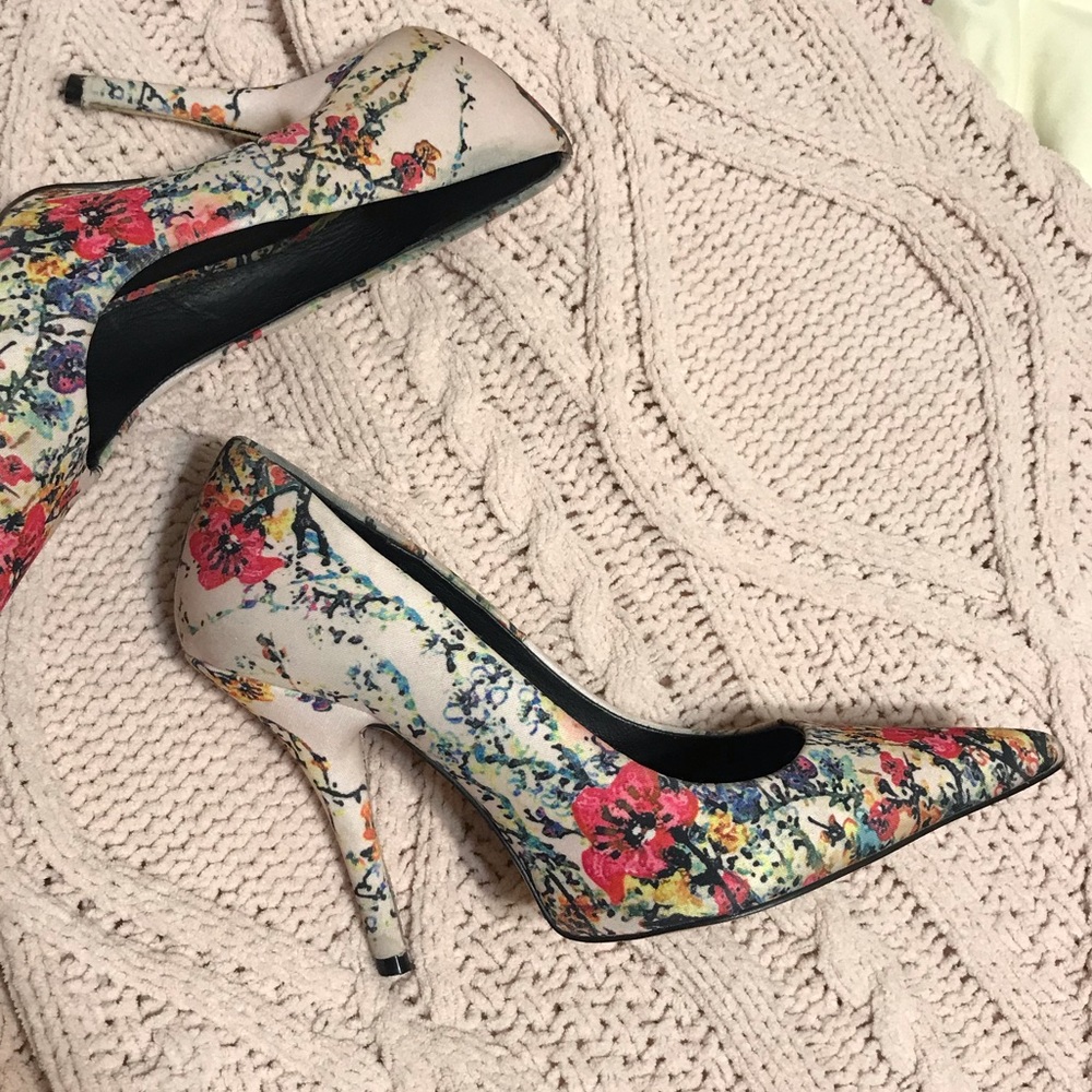 Sally London Pointed Toe Floral Heels Sz 7